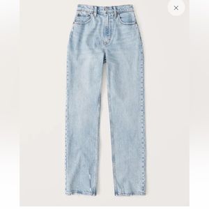 BNWT Abercrombie Curve Love 90’s Ultra High Rise Jeans in Light Wash